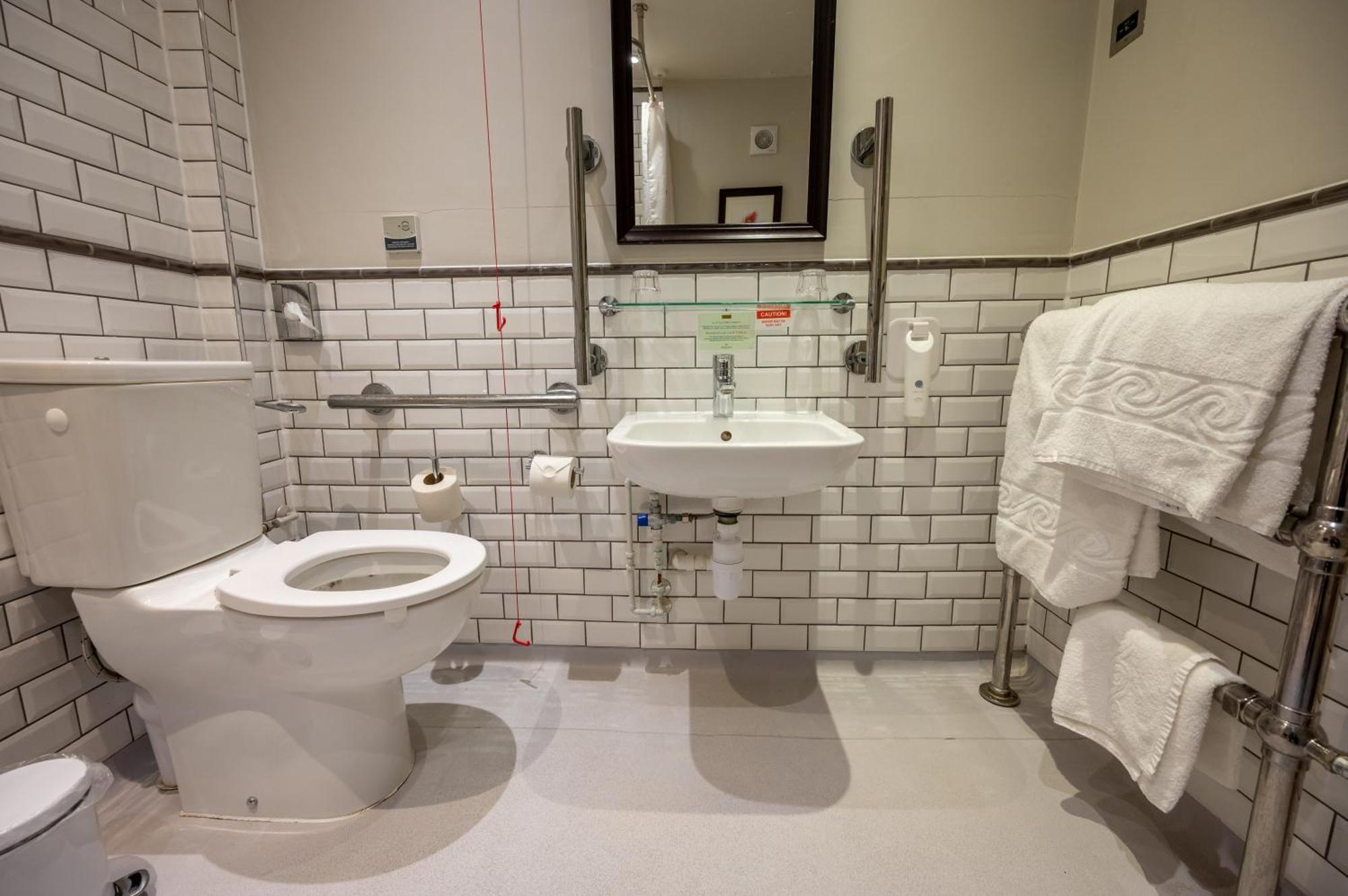 Old Sodbury Cross Hands Hotel By Greene King Inns מראה חיצוני תמונה